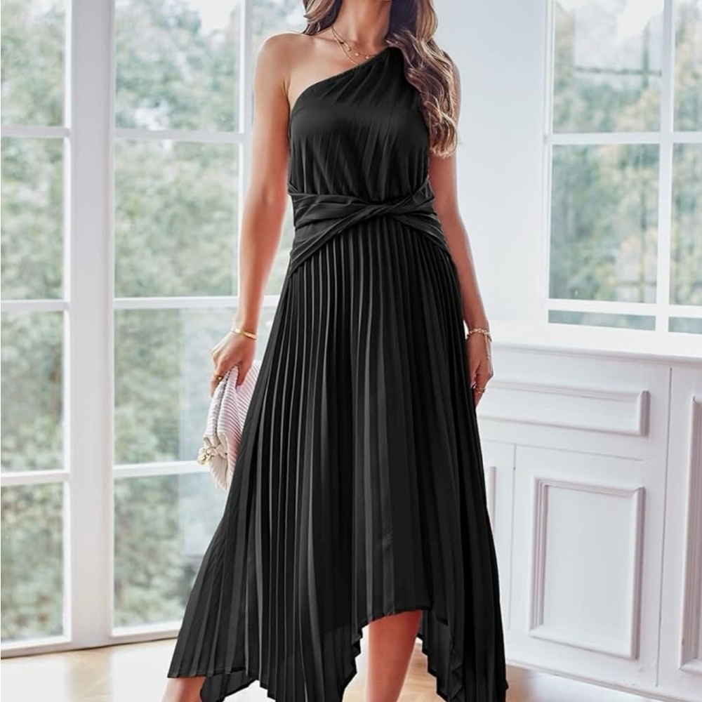 Pretty Garden Black One-Shoulder Dress